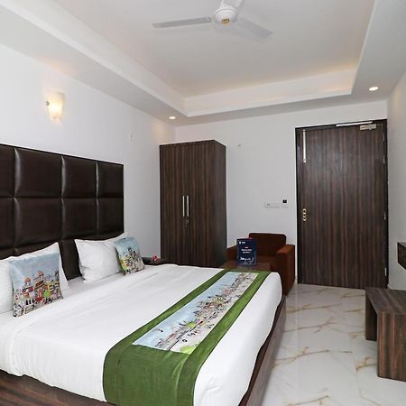 Hotel O Aamara New Delhi Exteriör bild