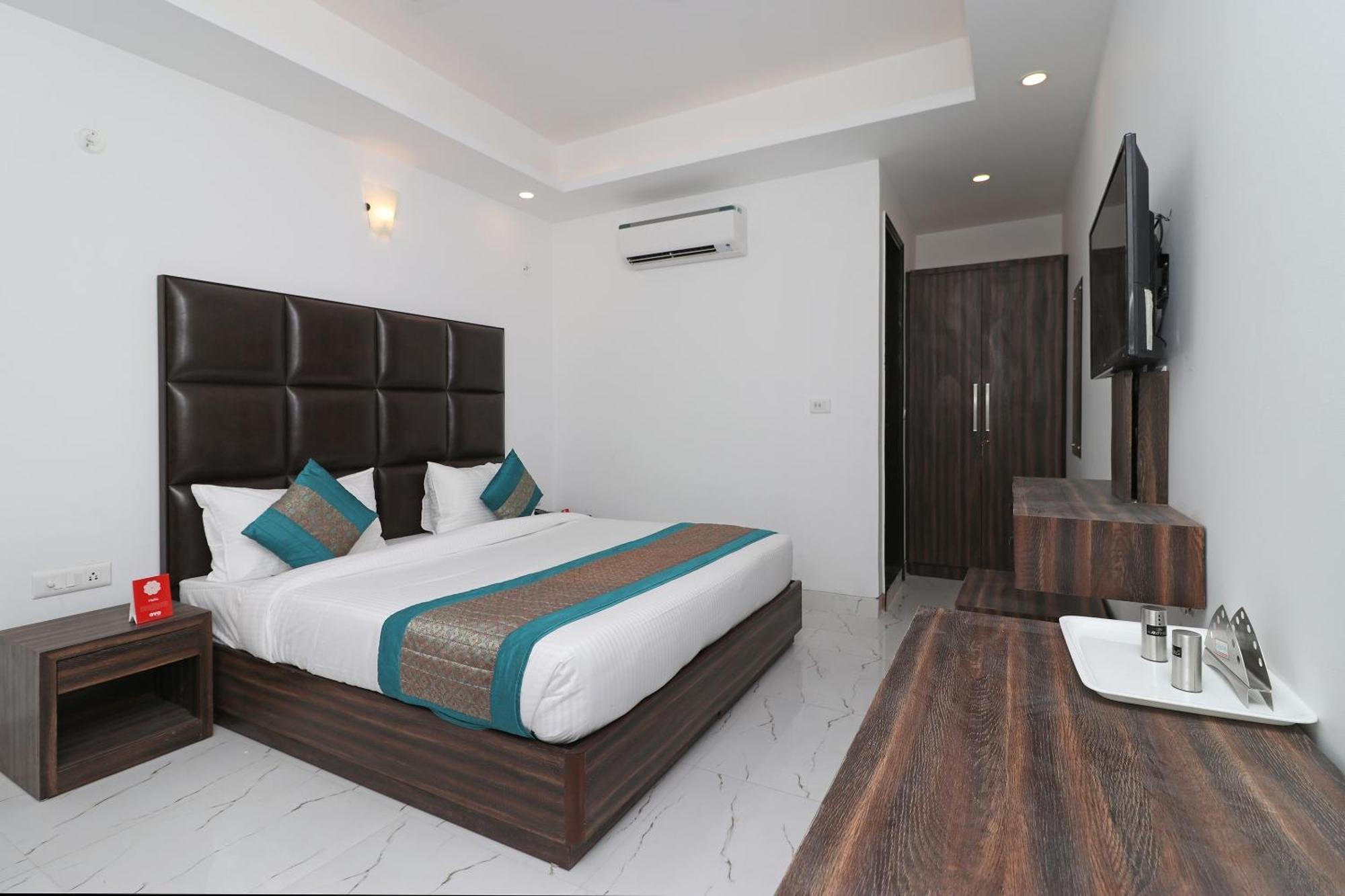 Hotel O Aamara New Delhi Exteriör bild