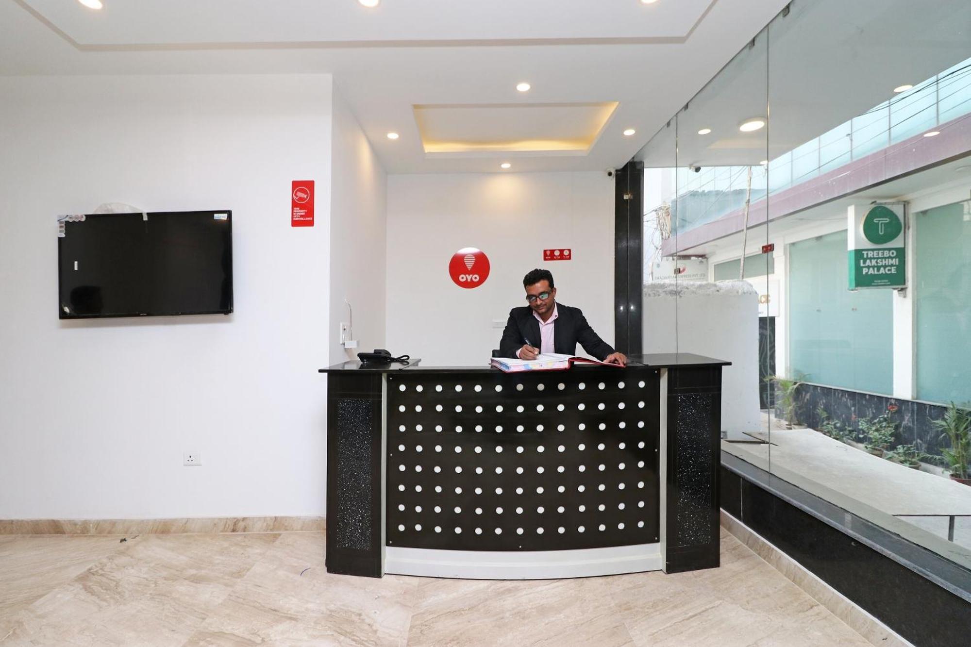 Hotel O Aamara New Delhi Exteriör bild