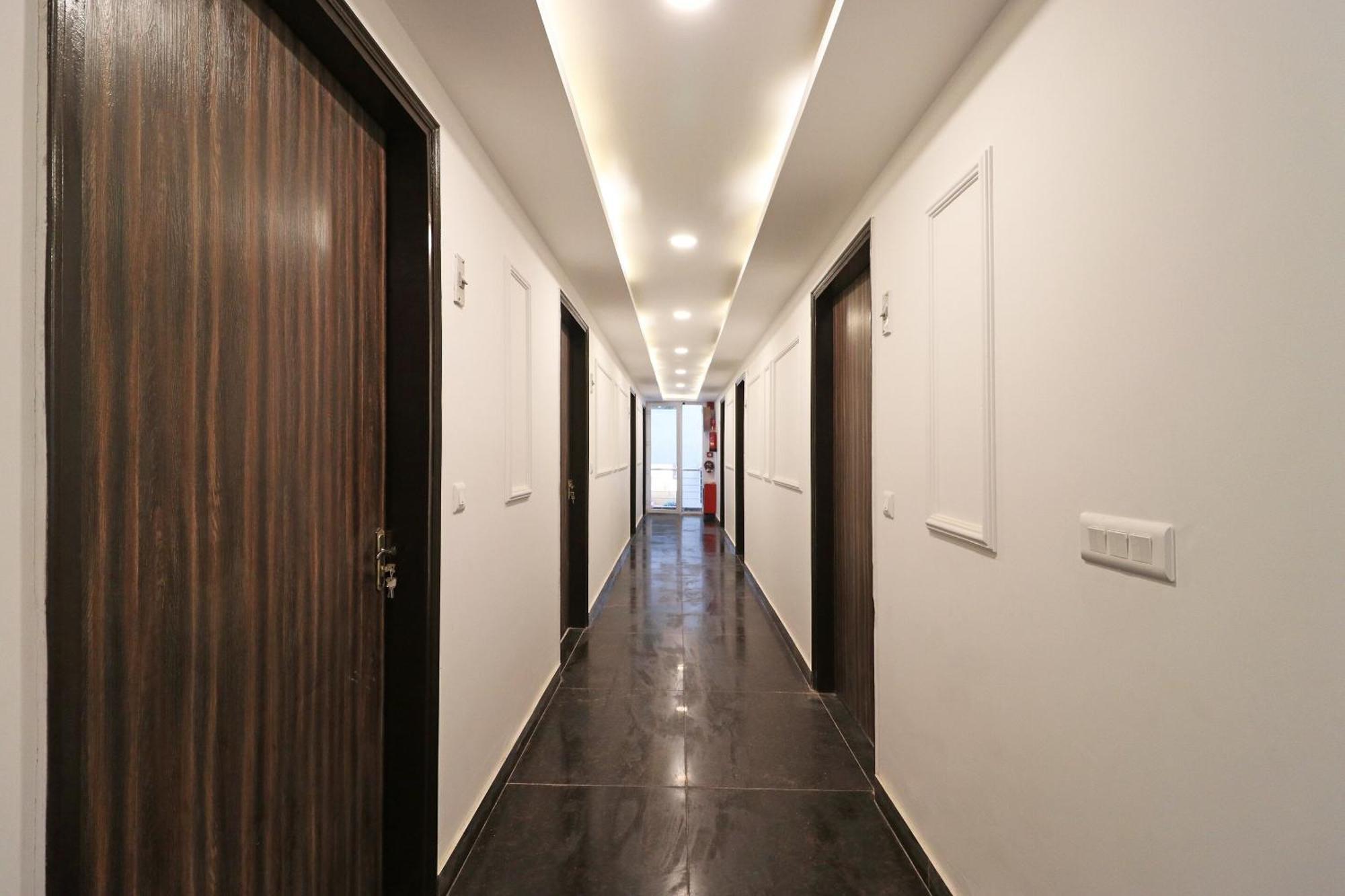 Hotel O Aamara New Delhi Exteriör bild