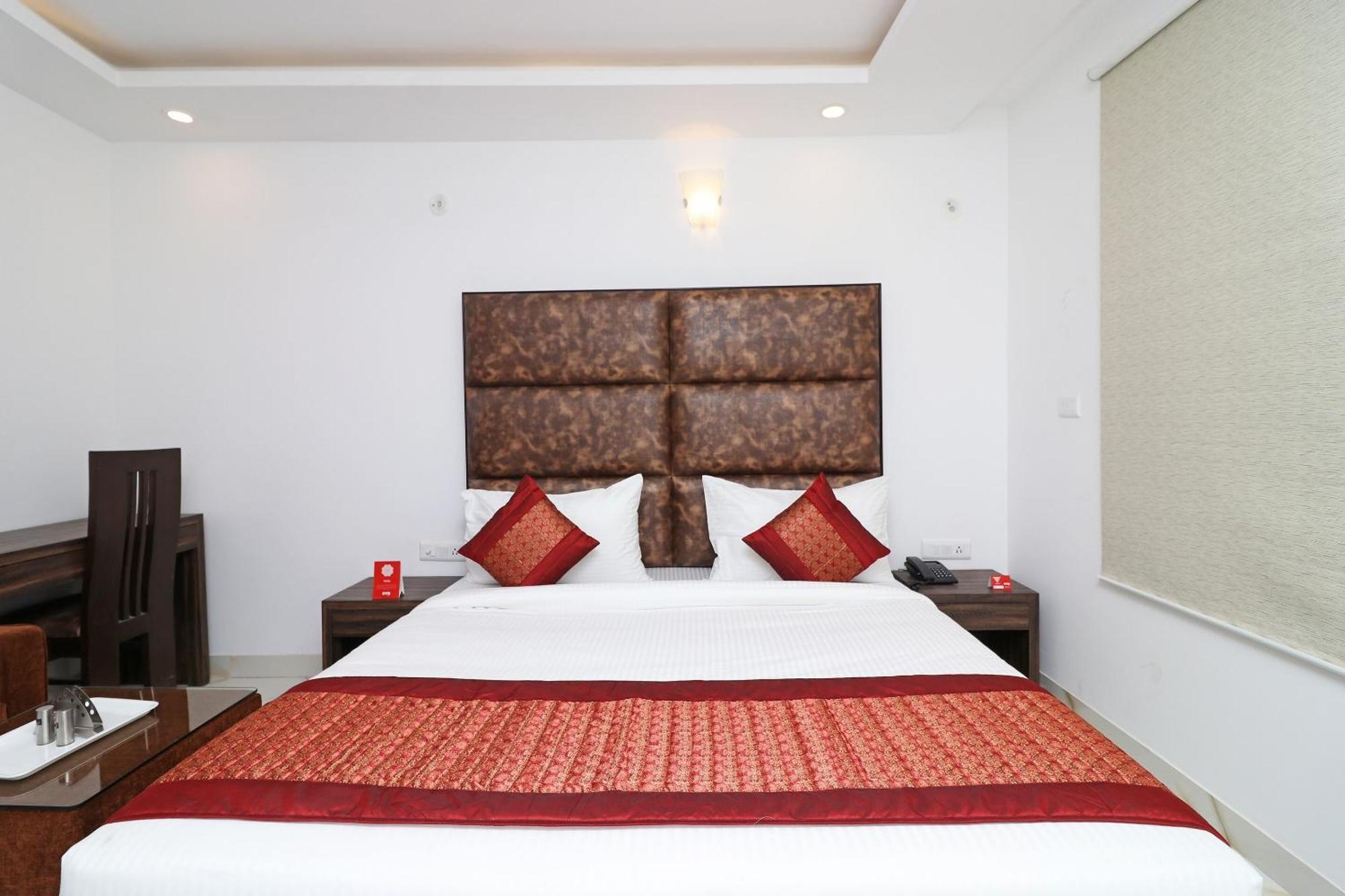 Hotel O Aamara New Delhi Exteriör bild