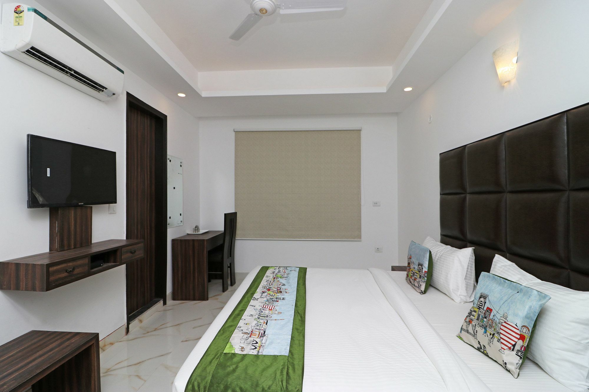 Hotel O Aamara New Delhi Exteriör bild
