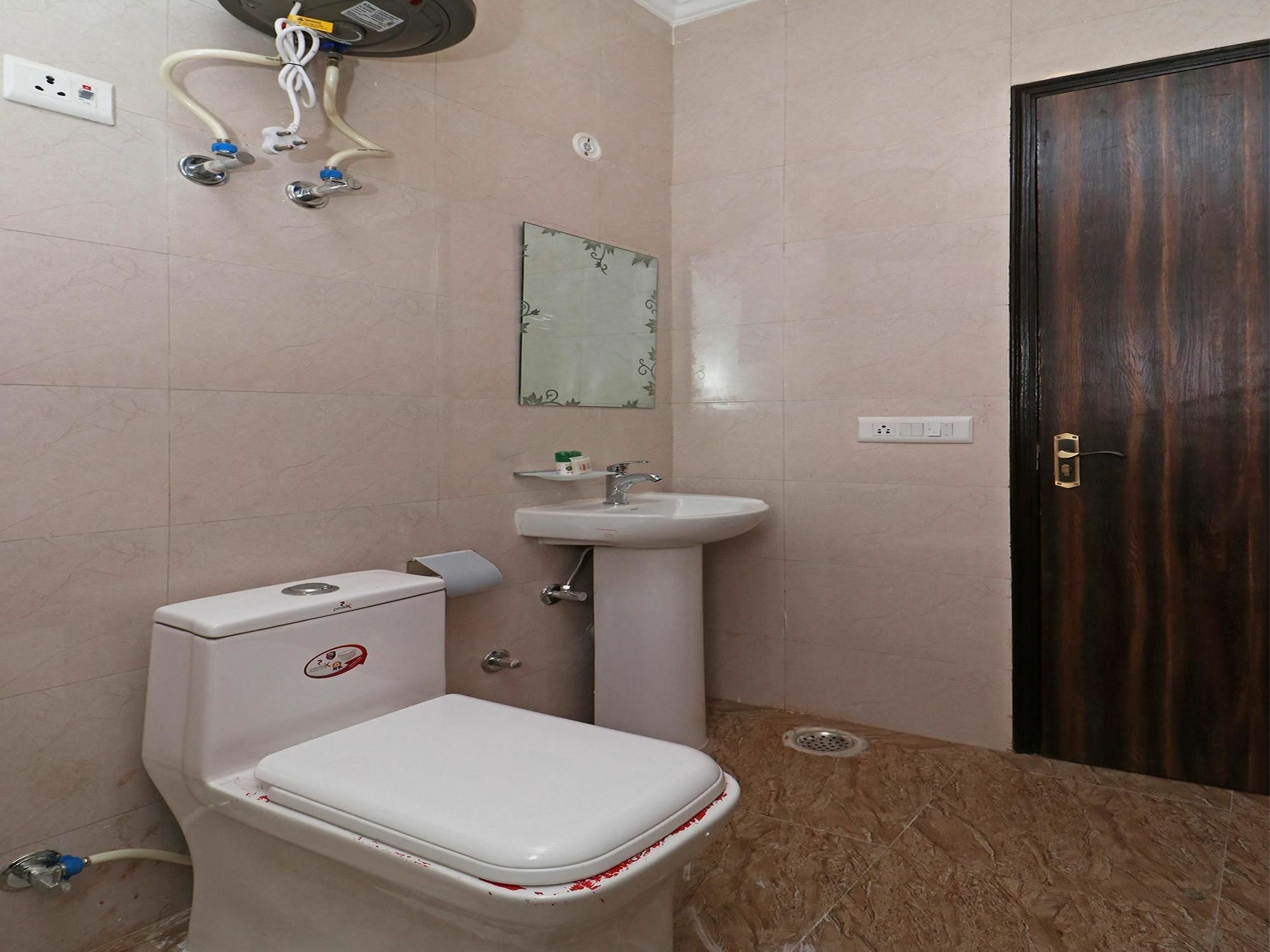 Hotel O Aamara New Delhi Exteriör bild